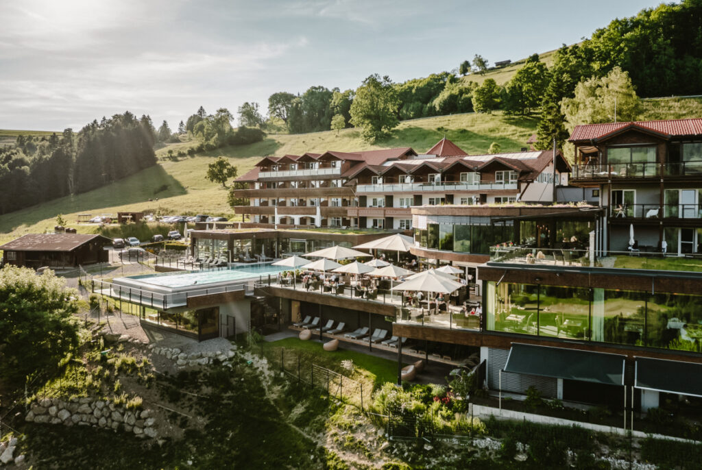 Das Foto darf ausschließlich für PR- und Marketingmaßnahmen der HOTEL BERGKRISTALL GmbH & Co. KG - Willis 8 - D-87534 Oberstaufen räumlich und zeitlich unbegrenzt verwendet werden. Das Copyright verbleibt beim Bildautor Günter Standl (www.guenterstandl.de). Jegliche Nutzung Dritter ist mit dem Bildautor gesondert zu vereinbaren. Der Bildautor stellt das gelieferte Bildmaterial nicht von Rechten Dritter frei. Etwaige Ansprüche Dritter fallen in den Verantwortungsbereich des Bildnutzers.