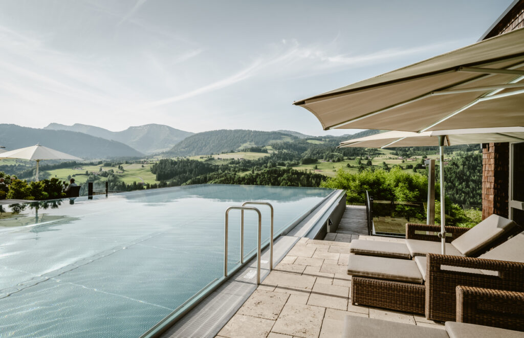 Das Foto darf ausschließlich für PR- und Marketingmaßnahmen der HOTEL BERGKRISTALL GmbH & Co. KG - Willis 8 - D-87534 Oberstaufen räumlich und zeitlich unbegrenzt verwendet werden. Das Copyright verbleibt beim Bildautor Günter Standl (www.guenterstandl.de). Jegliche Nutzung Dritter ist mit dem Bildautor gesondert zu vereinbaren. Der Bildautor stellt das gelieferte Bildmaterial nicht von Rechten Dritter frei. Etwaige Ansprüche Dritter fallen in den Verantwortungsbereich des Bildnutzers.