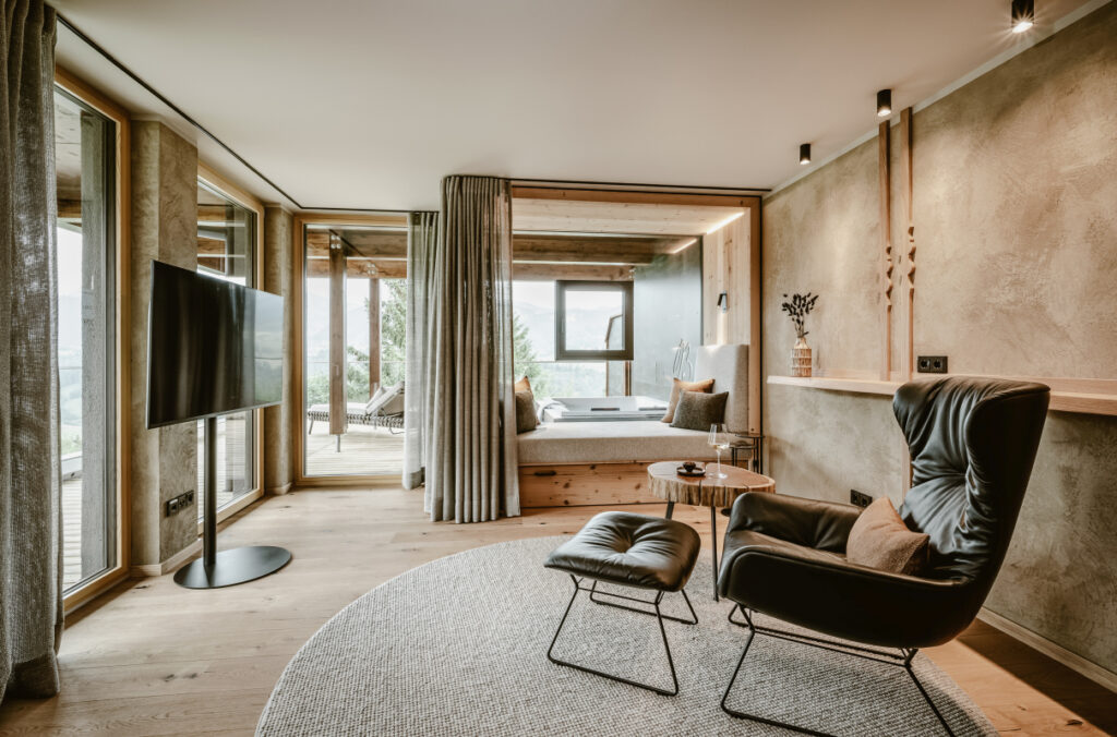 Das Foto darf ausschließlich für PR- und Marketingmaßnahmen der Hotel Bergkristall GmbH & Co. KG - Willis 8 - D-87534 Oberstaufen räumlich und zeitlich unbegrenzt verwendet werden. Das Copyright verbleibt beim Bildautor Günter Standl (www.guenterstandl.de). Jegliche Nutzung Dritter ist mit dem Bildautor gesondert zu vereinbaren. Der Bildautor stellt das gelieferte Bildmaterial nicht von Rechten Dritter frei. Etwaige Ansprüche Dritter fallen in den Verantwortungsbereich des Bildnutzers.