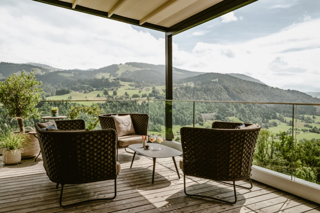 Das Foto darf ausschließlich für PR- und Marketingmaßnahmen der Hotel Bergkristall GmbH & Co. KG - Willis 8 - D-87534 Oberstaufen räumlich und zeitlich unbegrenzt verwendet werden. Das Copyright verbleibt beim Bildautor Günter Standl (www.guenterstandl.de). Jegliche Nutzung Dritter ist mit dem Bildautor gesondert zu vereinbaren. Der Bildautor stellt das gelieferte Bildmaterial nicht von Rechten Dritter frei. Etwaige Ansprüche Dritter fallen in den Verantwortungsbereich des Bildnutzers.